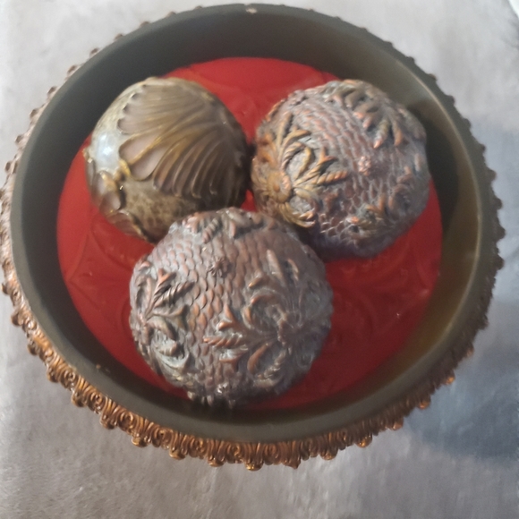 Artisian Deco Bowl with (3) Embossed Orb Balls - Set - Picture 2 of 11